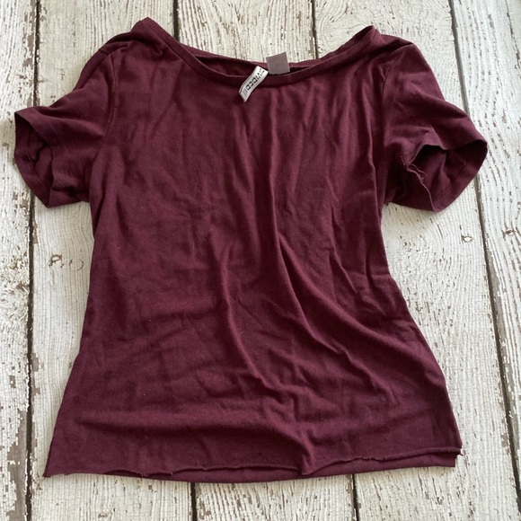 Divided Tops - Divided by H&M Burgundy Short Sleeve T Shirt Size Small EUC